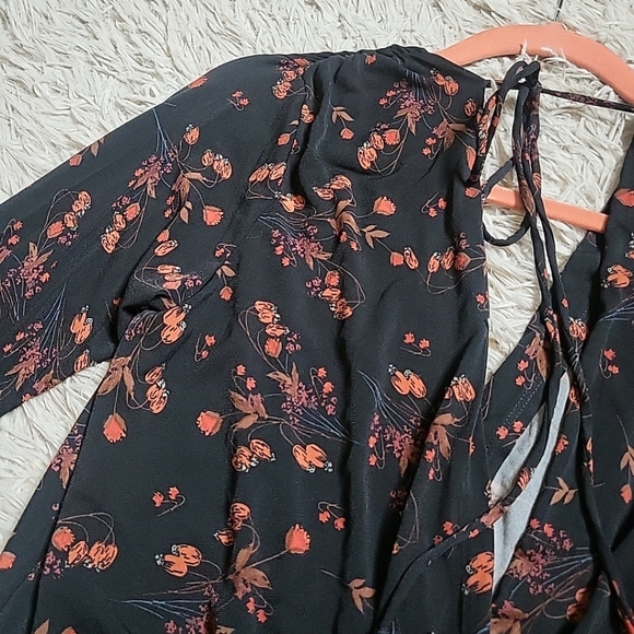*SOLD* BCBGeneration Bodysuit Faux Wrap Open Back with Tie Floral Fall S - Picture 10 of 11